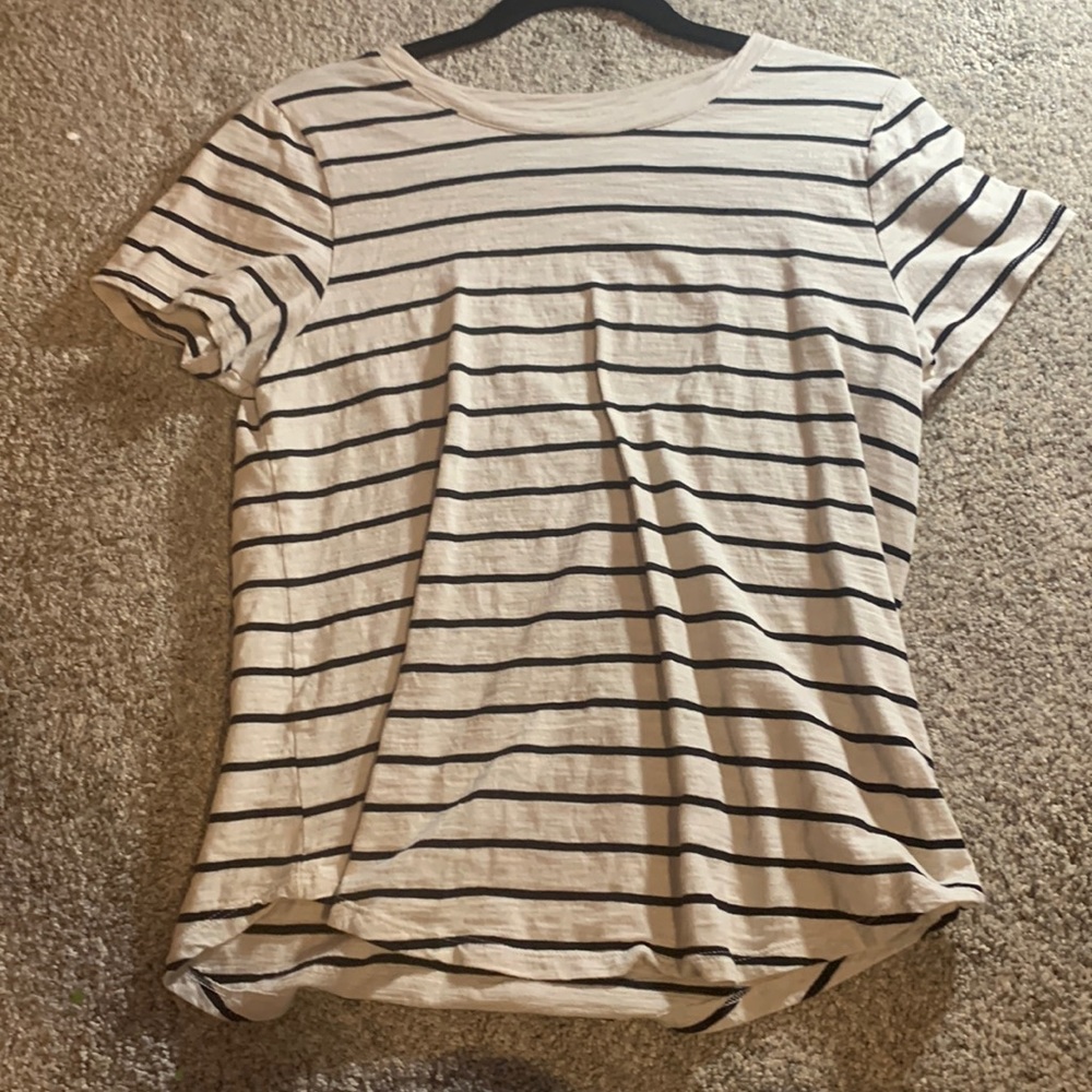 old navy t-shirt